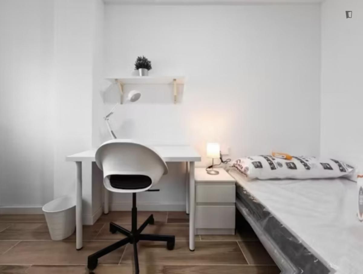 Dormitori de Apartament per a compartir en  Valencia Capital amb Aire condicionat, Moblat i Rentadora