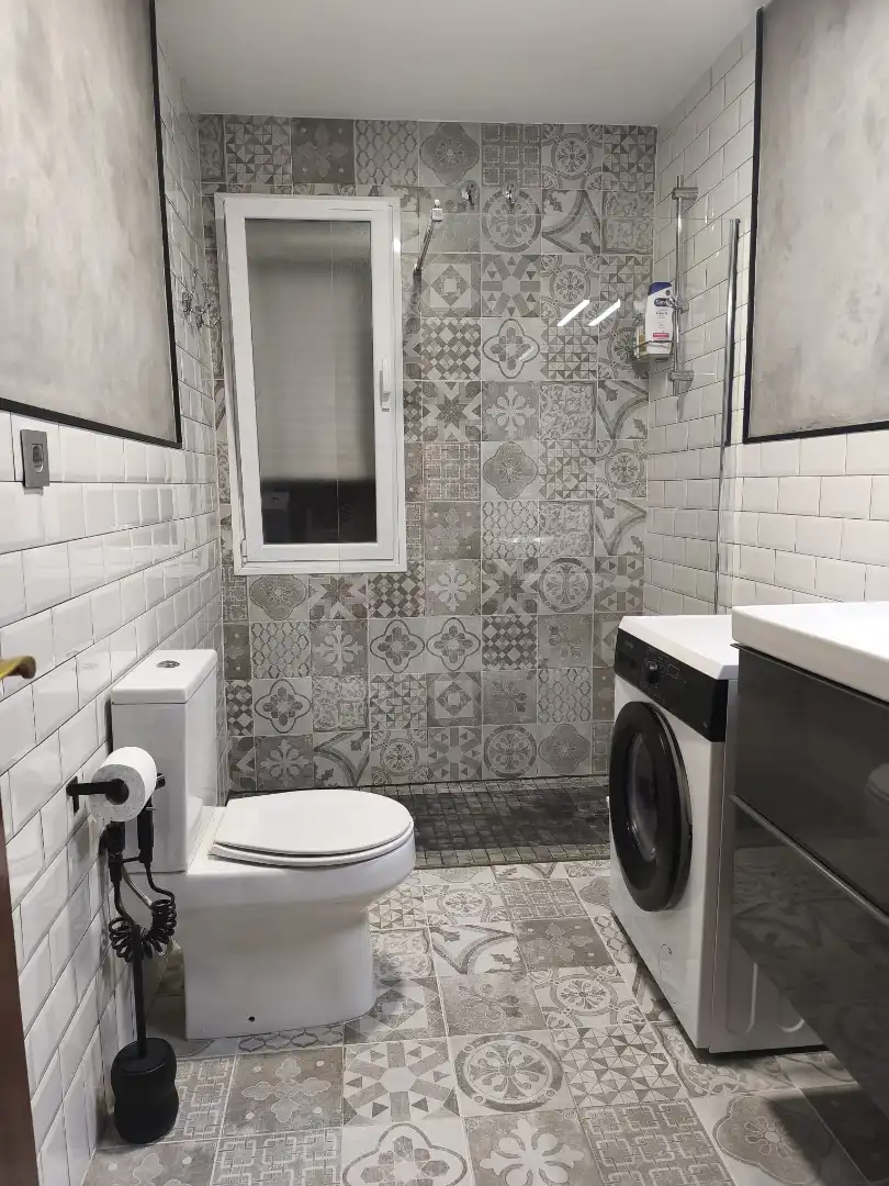 Bathroom of Flat for sale in Alcalá de Guadaira  with Air Conditioner, Terrace and Storage room