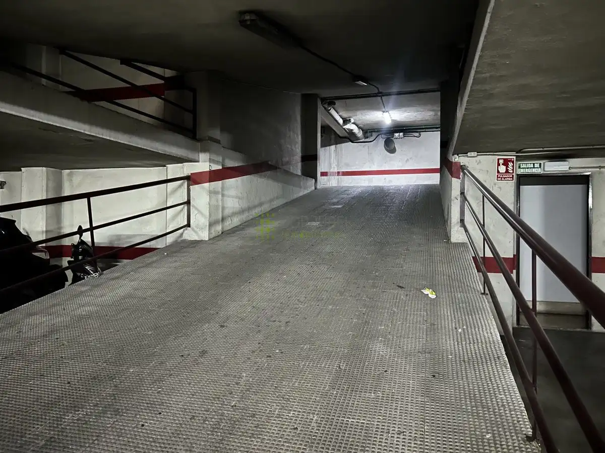 Parking de Piso en venta en Castellón de la Plana / Castelló de la Plana con Aire acondicionado, Calefacción y Trastero