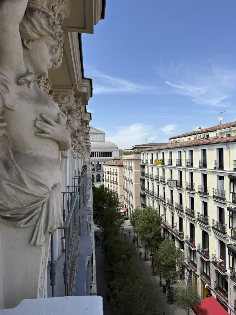 Außenansicht von Maisonette zur Miete in  Madrid Capital mit Klimaanlage und Balkon