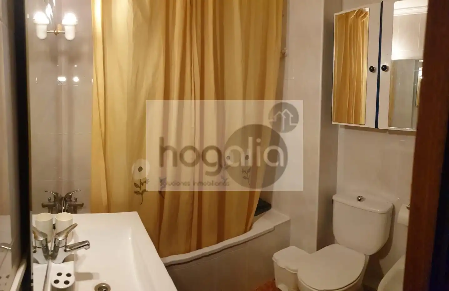 Badezimmer von Wohnung zur Miete in Sevilla mit Klimaanlage und Möbliert