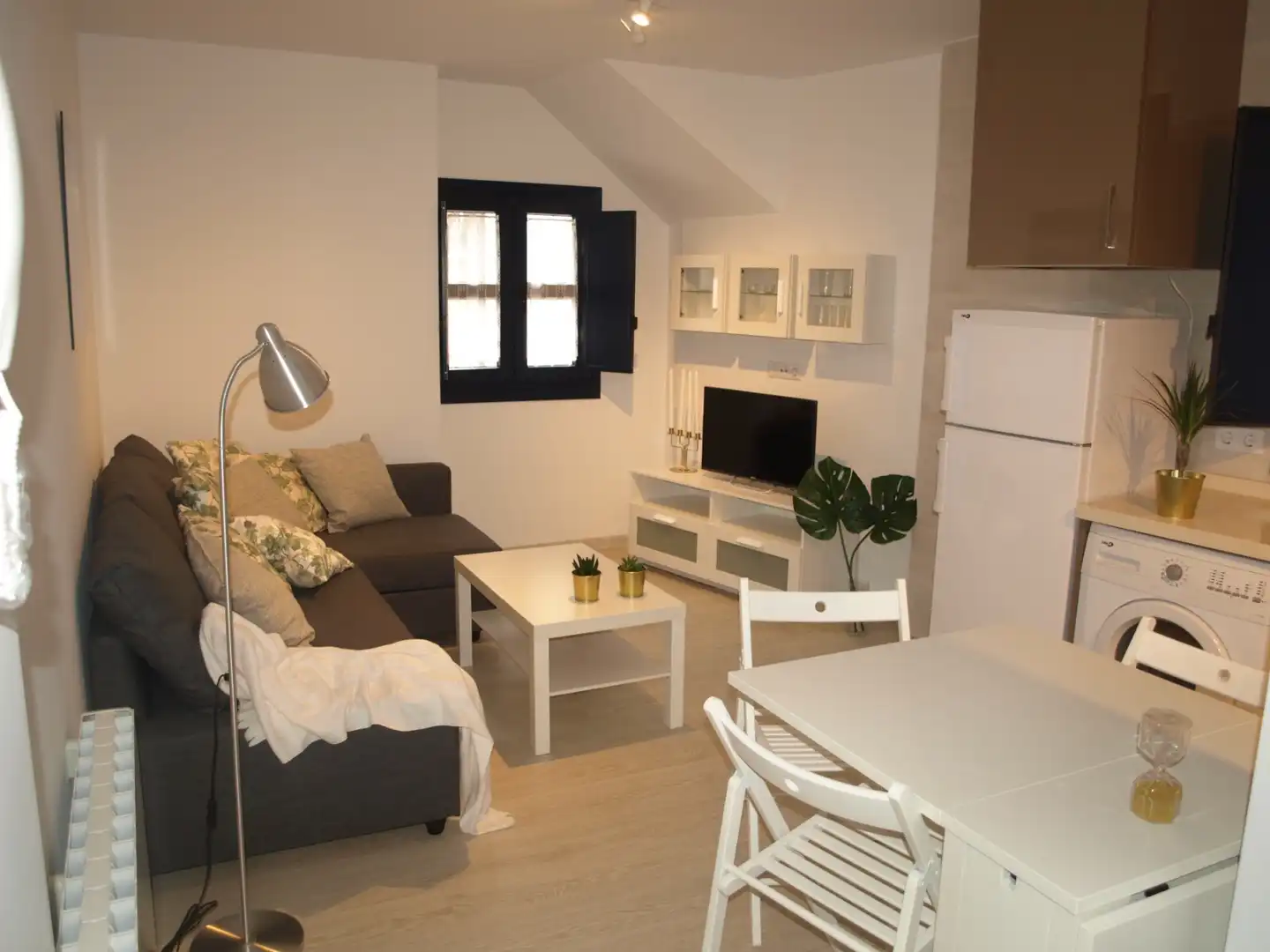 Sala de estar de Piso en venta en Cudillero con Calefacción, Parquet y Amueblado