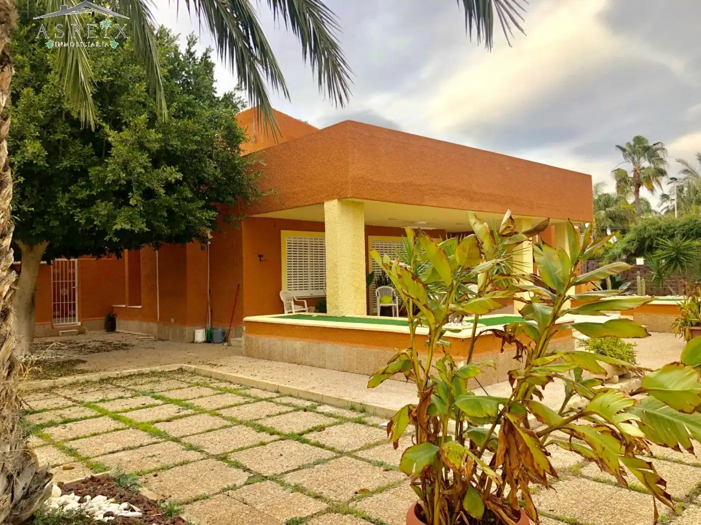 Vista exterior de Casa o xalet en venda en Elche / Elx amb Aire condicionat, Jardí privat i Terrassa