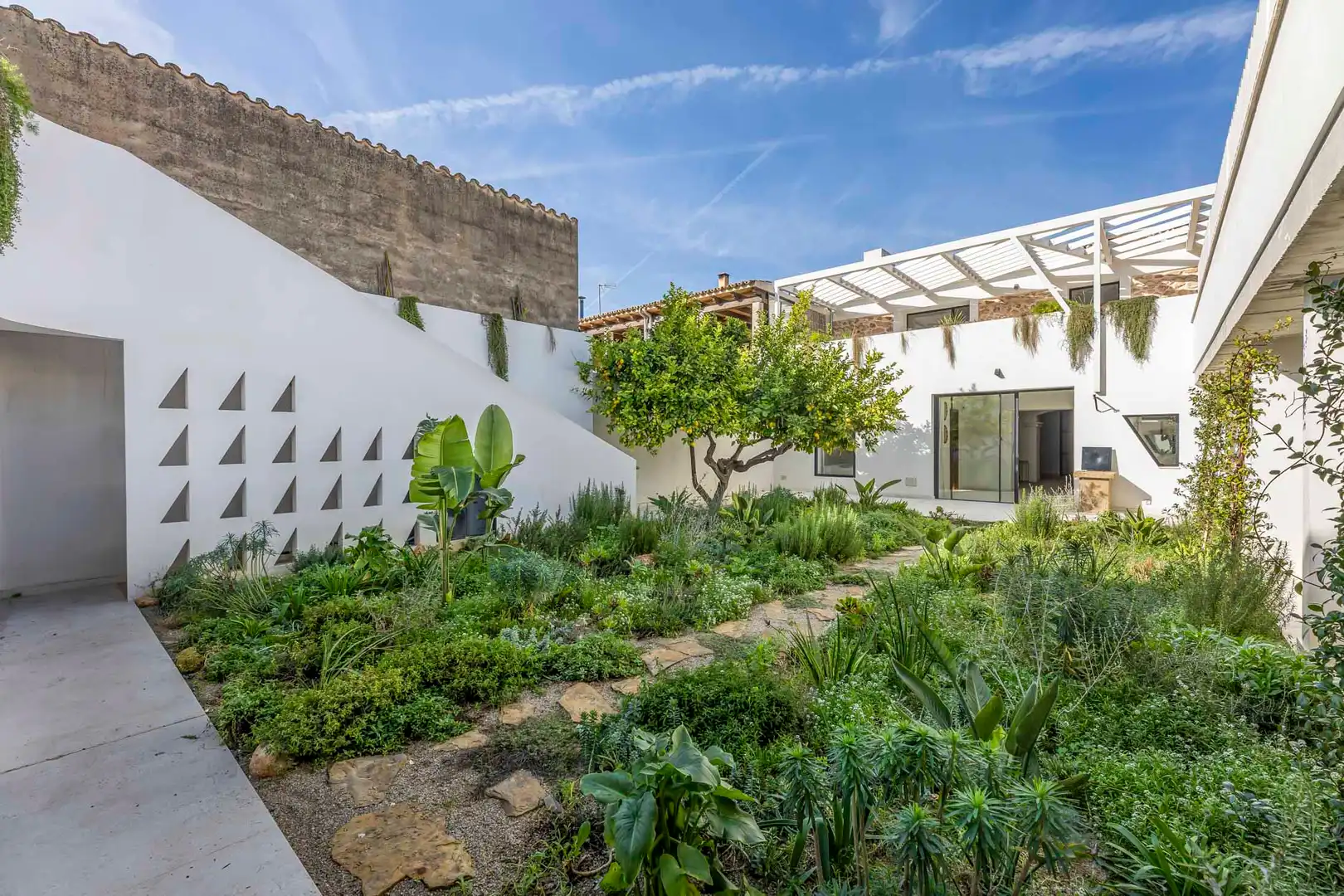 Jardín de Casa adosada en venta en Santa María del Camí con Aire acondicionado, Jardín privado y Terraza