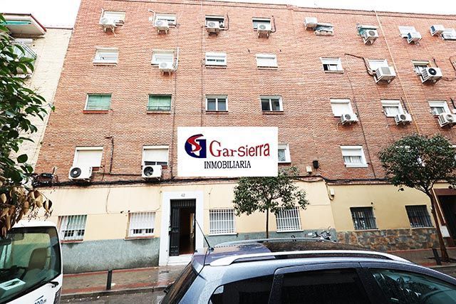 Vista exterior de Piso en venta en  Madrid Capital con Calefacción