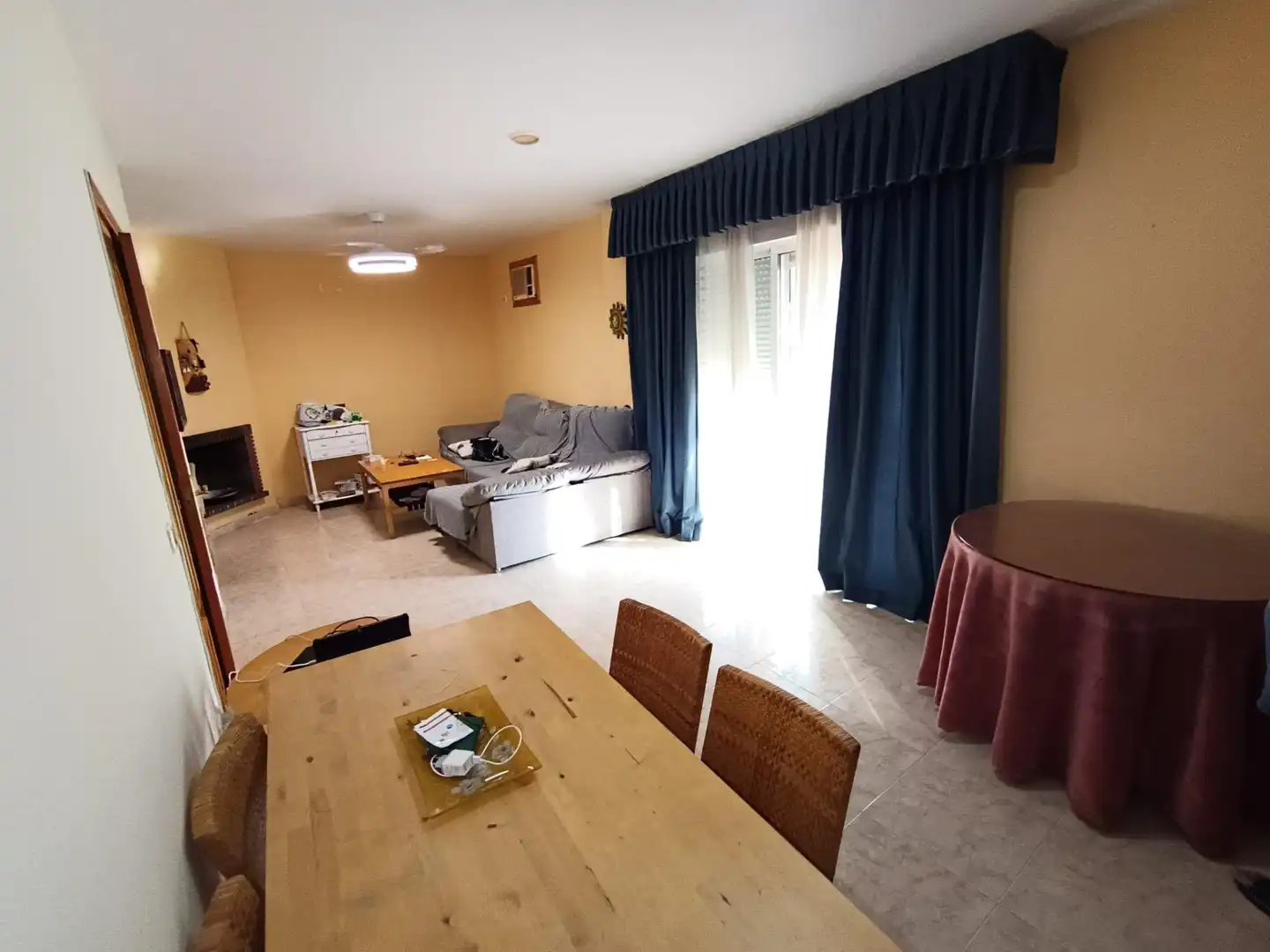 Sala d'estar de Casa adosada en venda en Illescas amb Calefacció