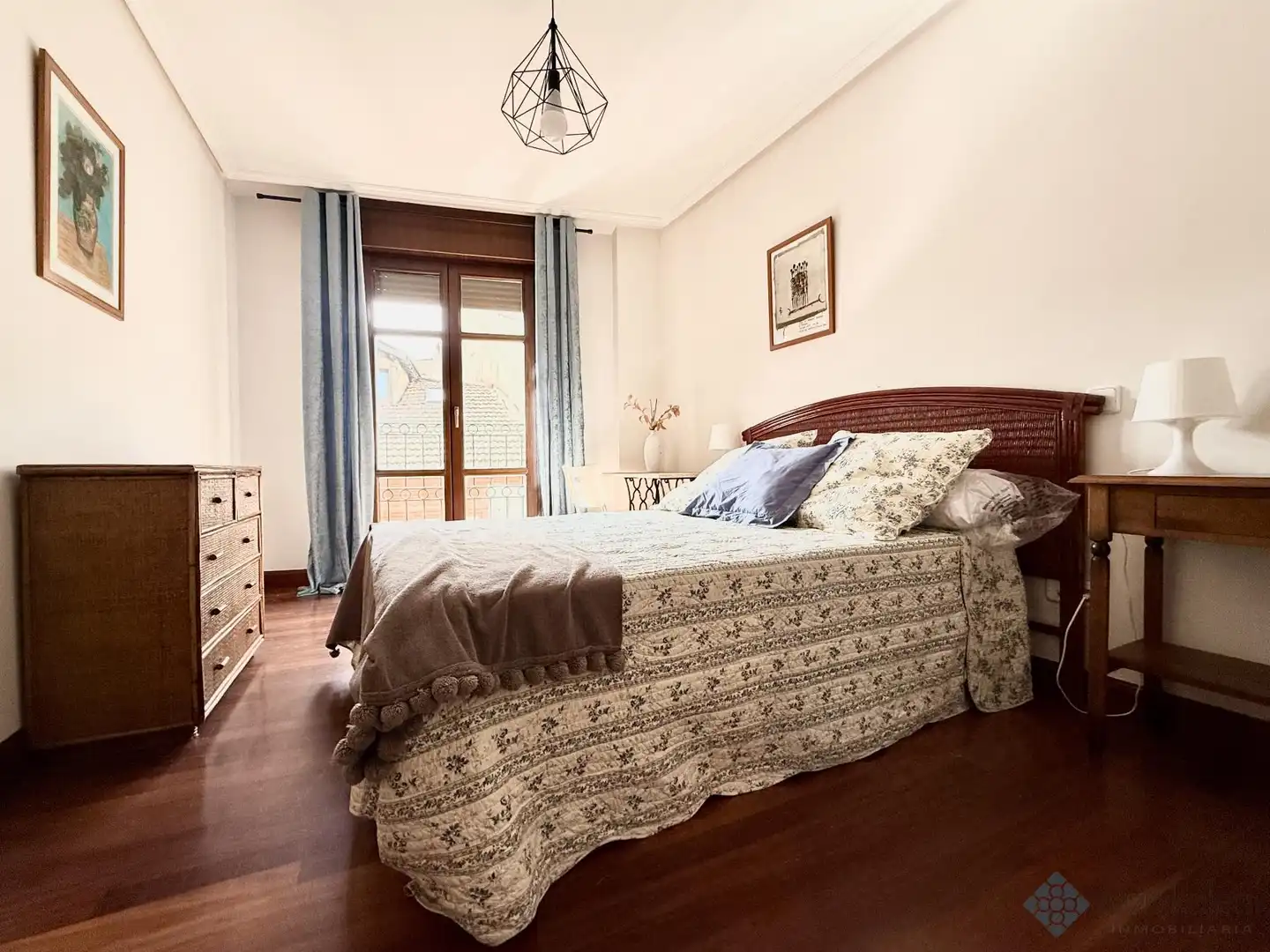 Bedroom of Flat for share in Bilbao   with Furnished