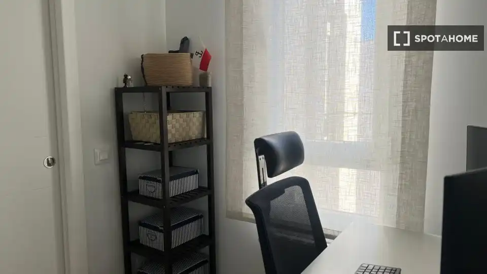 Flat for rent in Madrid  with Air Conditioner, Heating and Furnished