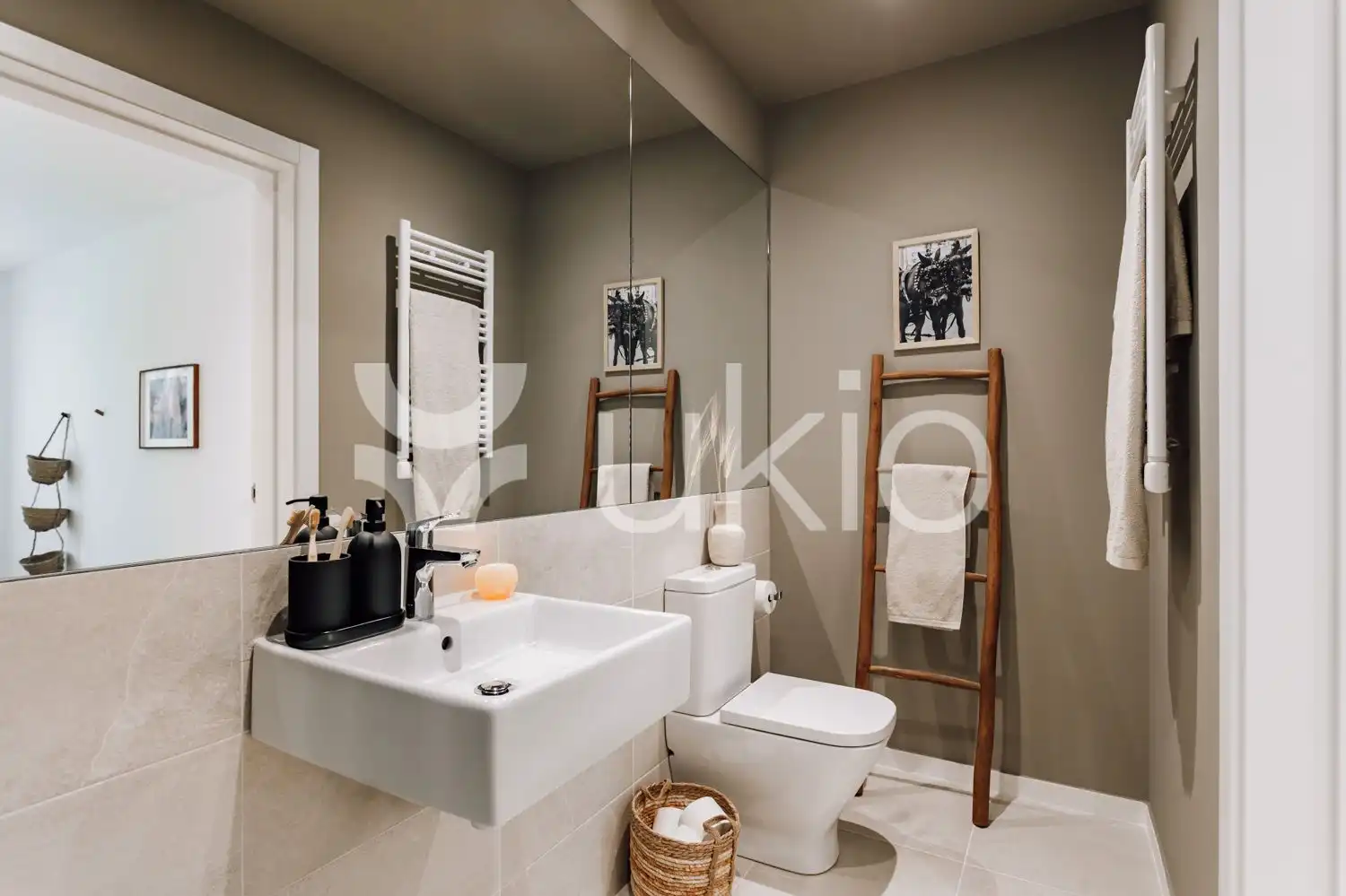 Bany de Apartament de lloguer en Barcelona amb Aire condicionat, Moblat i Forn