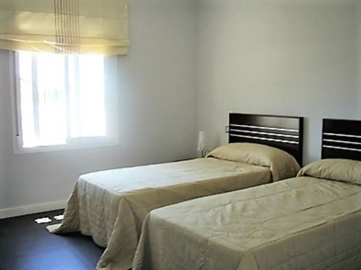 Dormitori de Casa o xalet de lloguer en Marbella amb Aire condicionat, Jardí privat i Terrassa