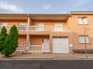 Reihenhaus mit Balkon zum Verkauf in Carrer del Sol 66