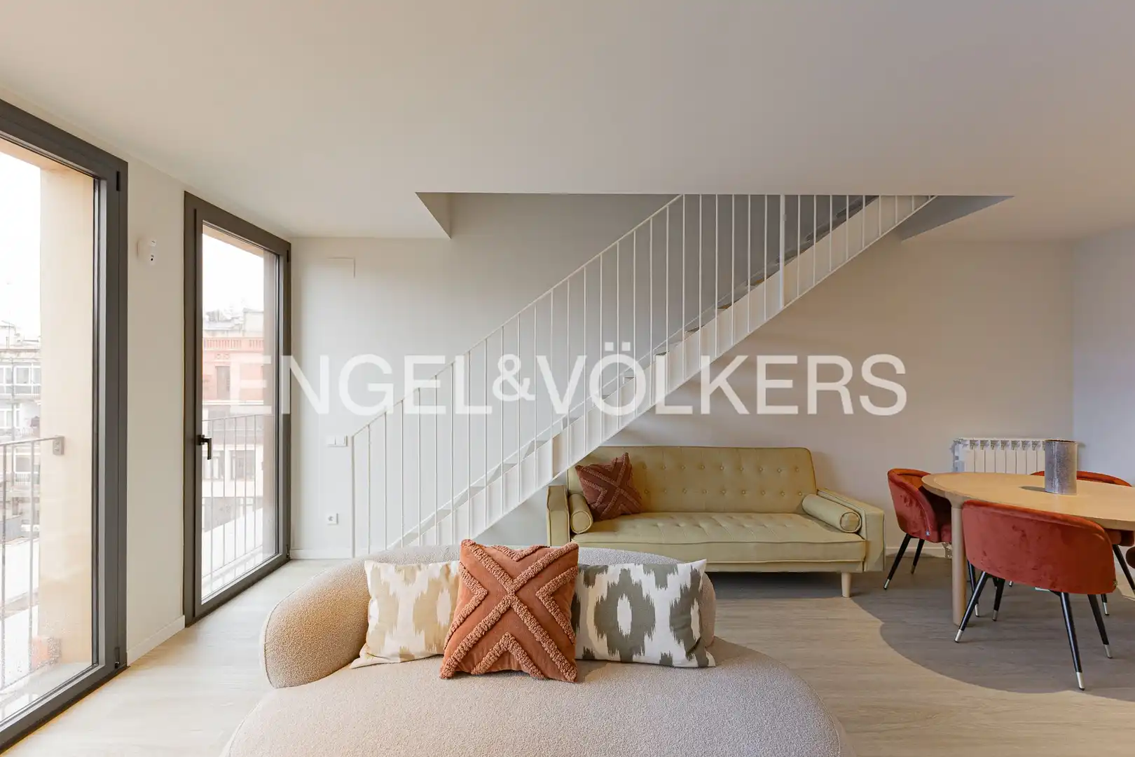 Sala d'estar de Dúplex en venda en Barcelona amb Aire condicionat, Calefacció i Parquet