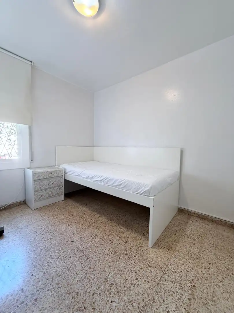 Habitación de Piso en venta en L'Hospitalet de Llobregat con Calefacción y Balcón