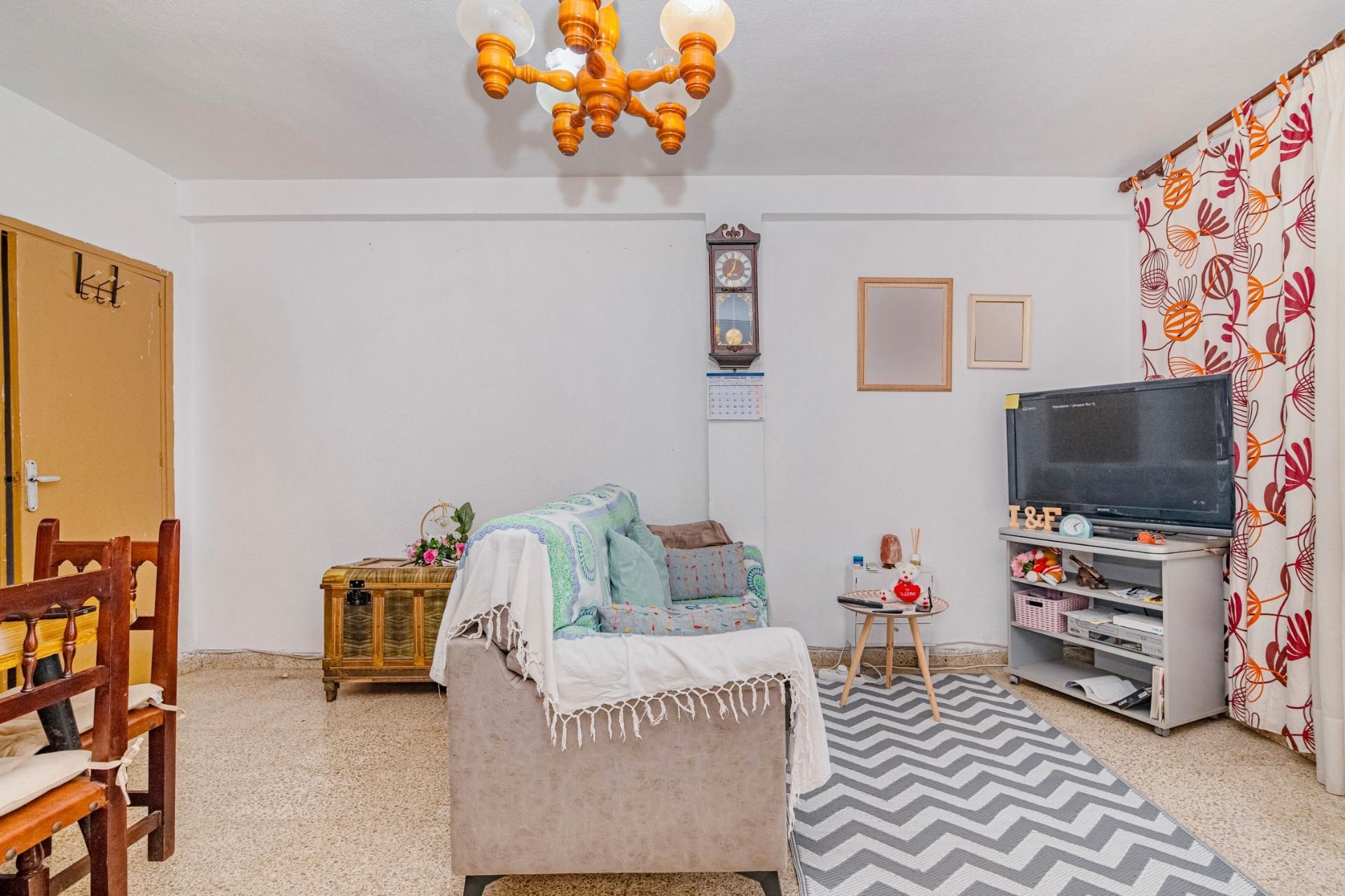 Living room of Flat for sale in  Granada Capital  with Balcony