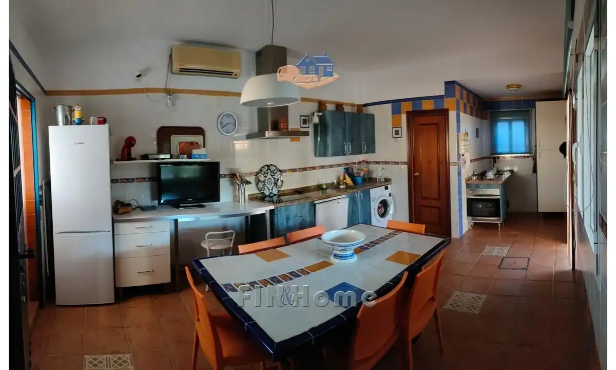 Cocina de Casa o chalet en venta en Gerena con Aire acondicionado, Jardín privado y Trastero