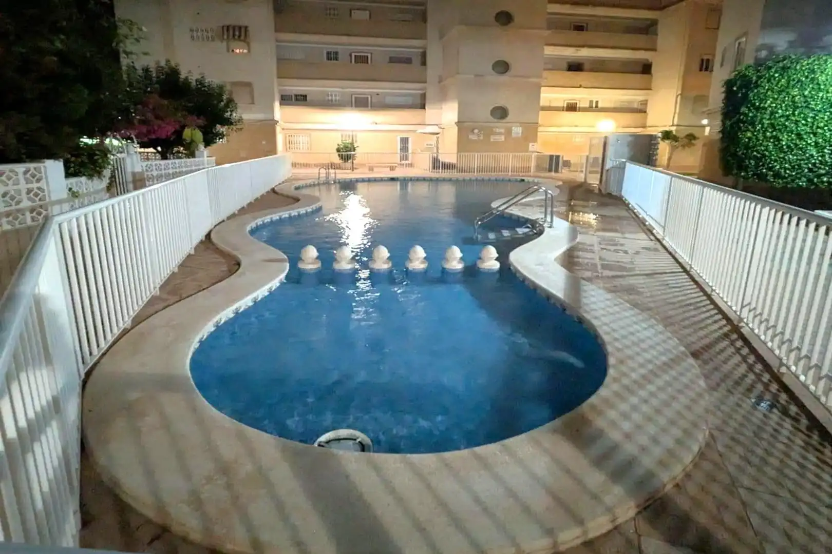 Piscina de Apartamento en venta en Torrevieja con Aire acondicionado, Calefacción y Amueblado