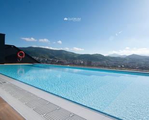 Piscina de Pis en venda en Bilbao  amb Terrassa i Balcó