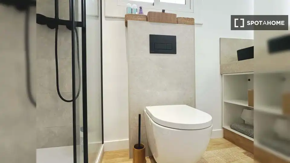 Bathroom of Flat for rent in L'Hospitalet de Llobregat  with Air Conditioner, Heating and Furnished