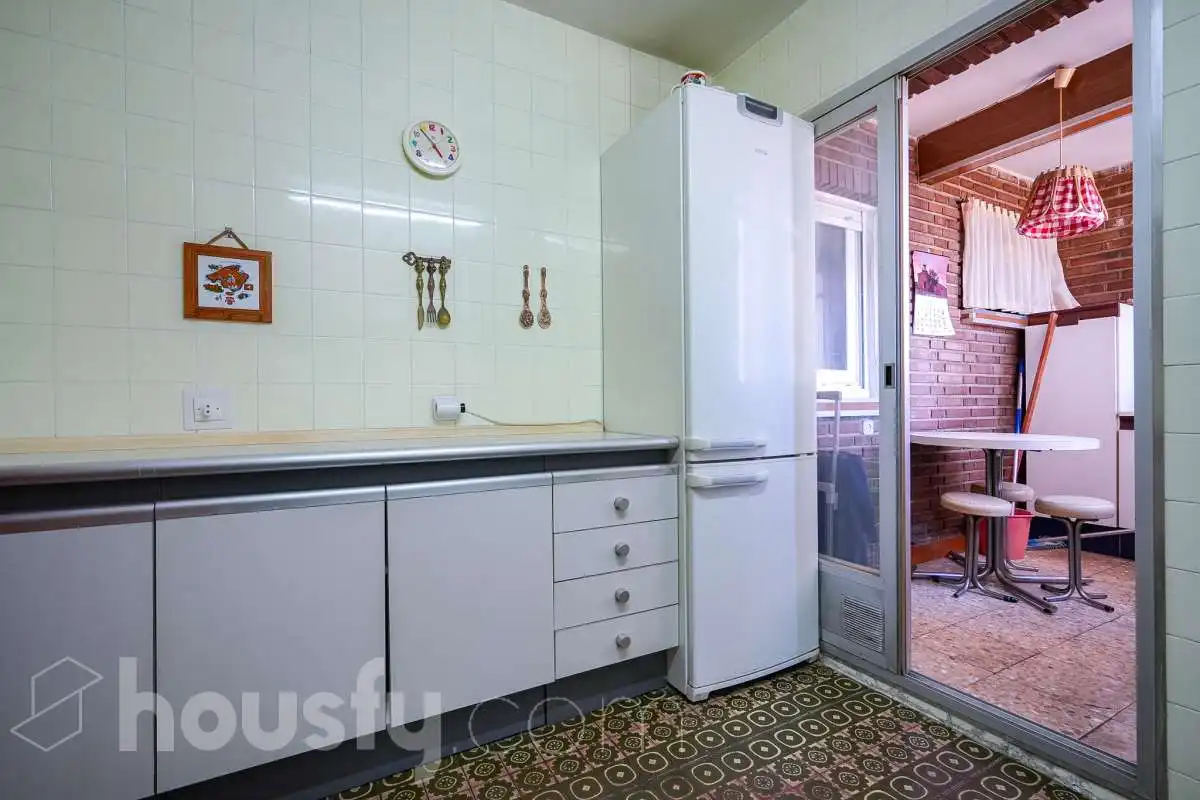 Kitchen of Flat for sale in Madrid  with Heating, Terrace and Storage room