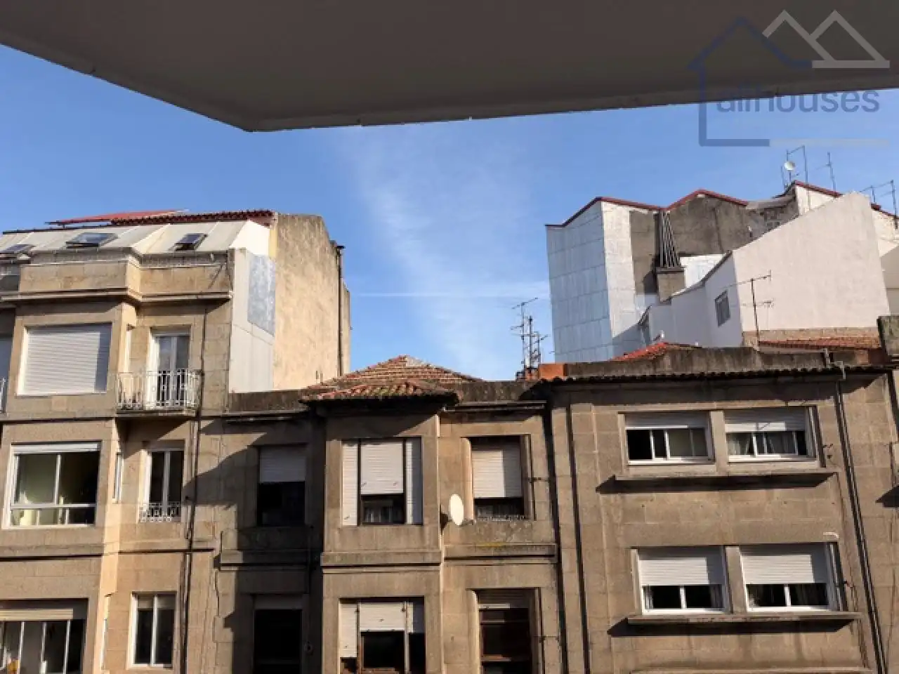 Vista exterior de Piso en venta en Vigo  con Calefacción, Parquet y Terraza