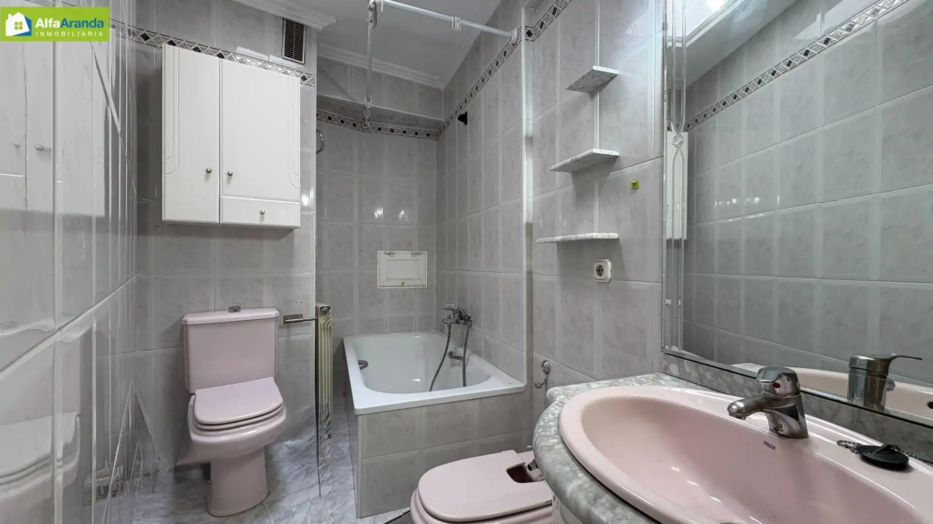 Badezimmer von Wohnung zum Verkauf in Aranda de Duero mit Heizung, Parkett und Terrasse