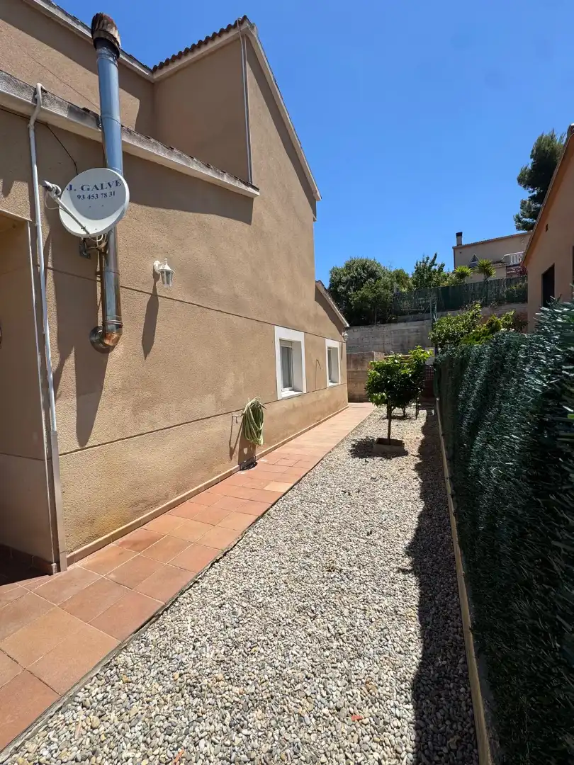 Vista exterior de Casa o chalet en venta en Abrera con Aire acondicionado, Jardín privado y Parquet