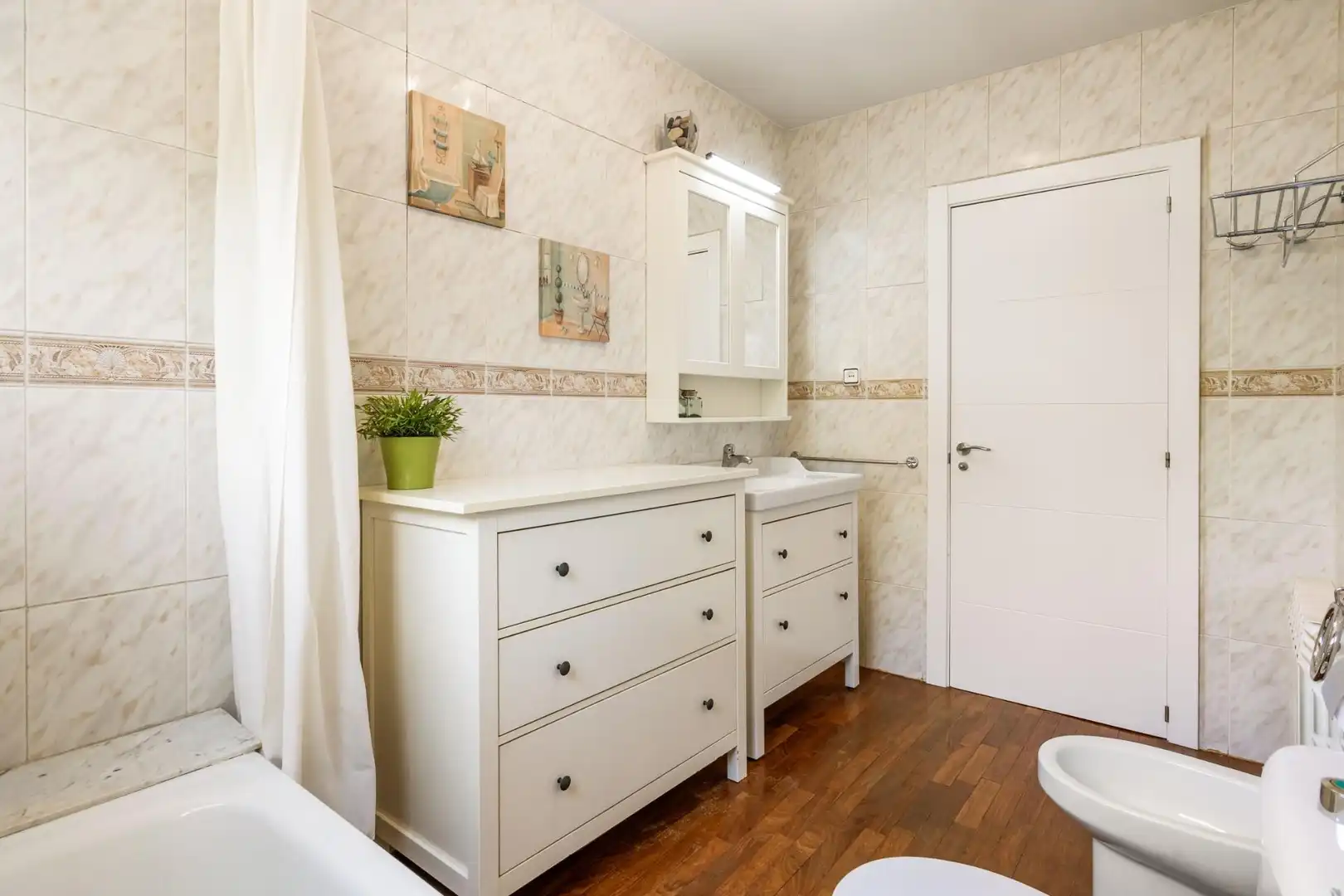 Baño de Casa adosada en venta en Parets del Vallès con Aire acondicionado, Calefacción y Jardín privado