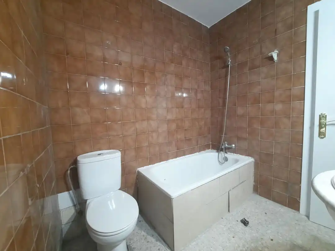 Bathroom of Flat for sale in Escalona  with Terrace