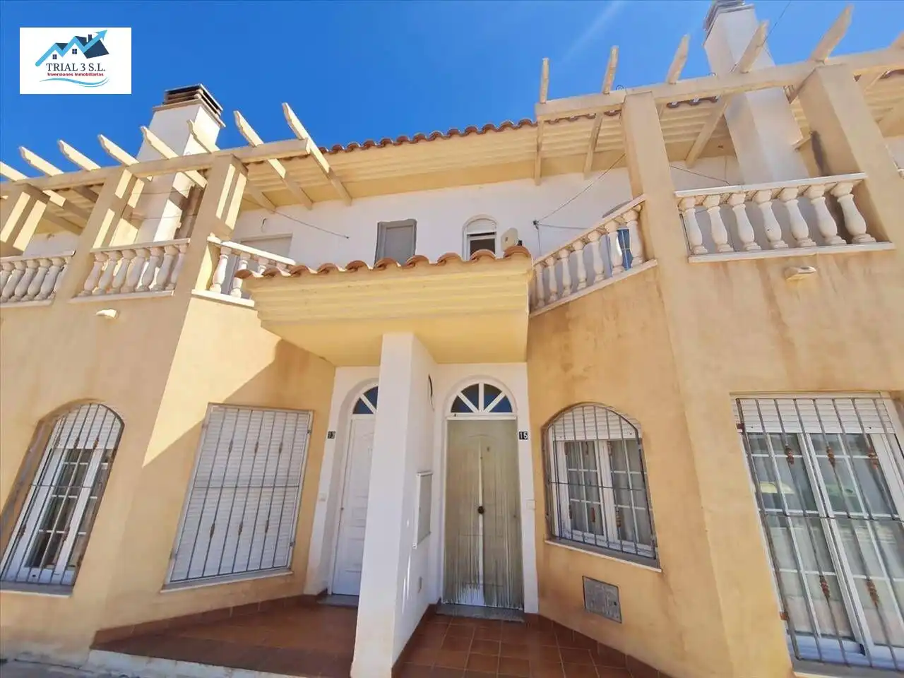 House with pool for sale in Calle LARGO EL