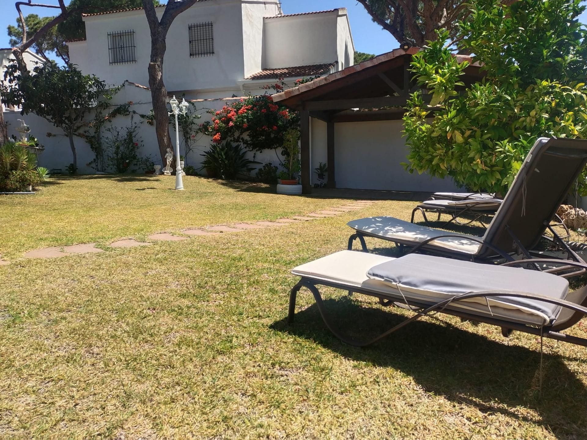 Jardí de Casa o xalet en venda en Chiclana de la Frontera amb Aire condicionat, Jardí privat i Traster