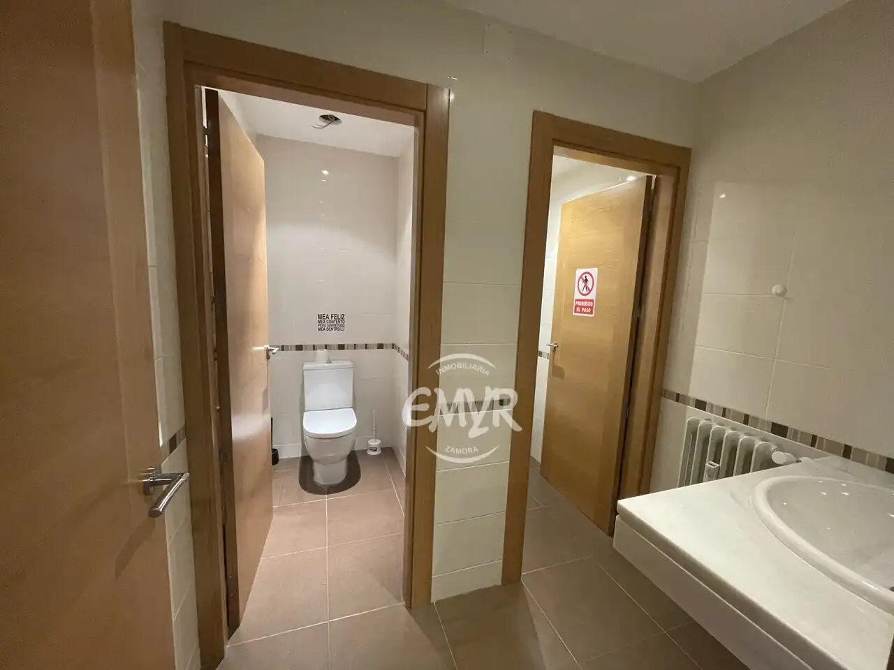 Baño de Oficina de alquiler en Zamora Capital  con Calefacción y Trastero