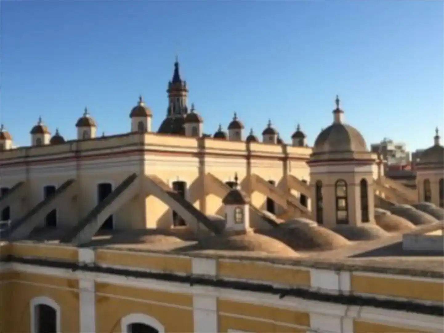 Vista exterior de Pis de lloguer en  Sevilla Capital amb Aire condicionat i Balcó