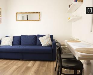 Living room of Flat to rent in  Madrid Capital  with Air Conditioner, Heating and Furnished