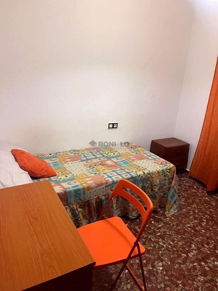 Schlafzimmer von Wohnung zur untervermieten in  Teruel Capital mit Heizung und Möbliert