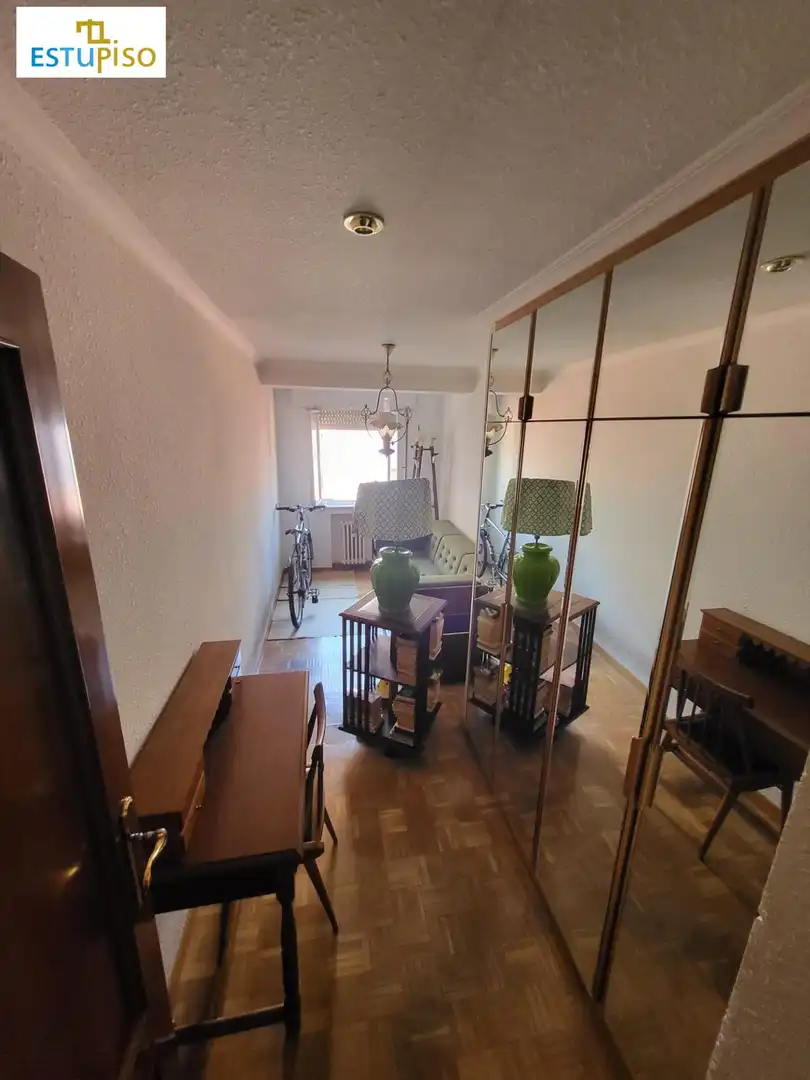 Sala de estar de Piso en venta en León Capital  con Parquet
