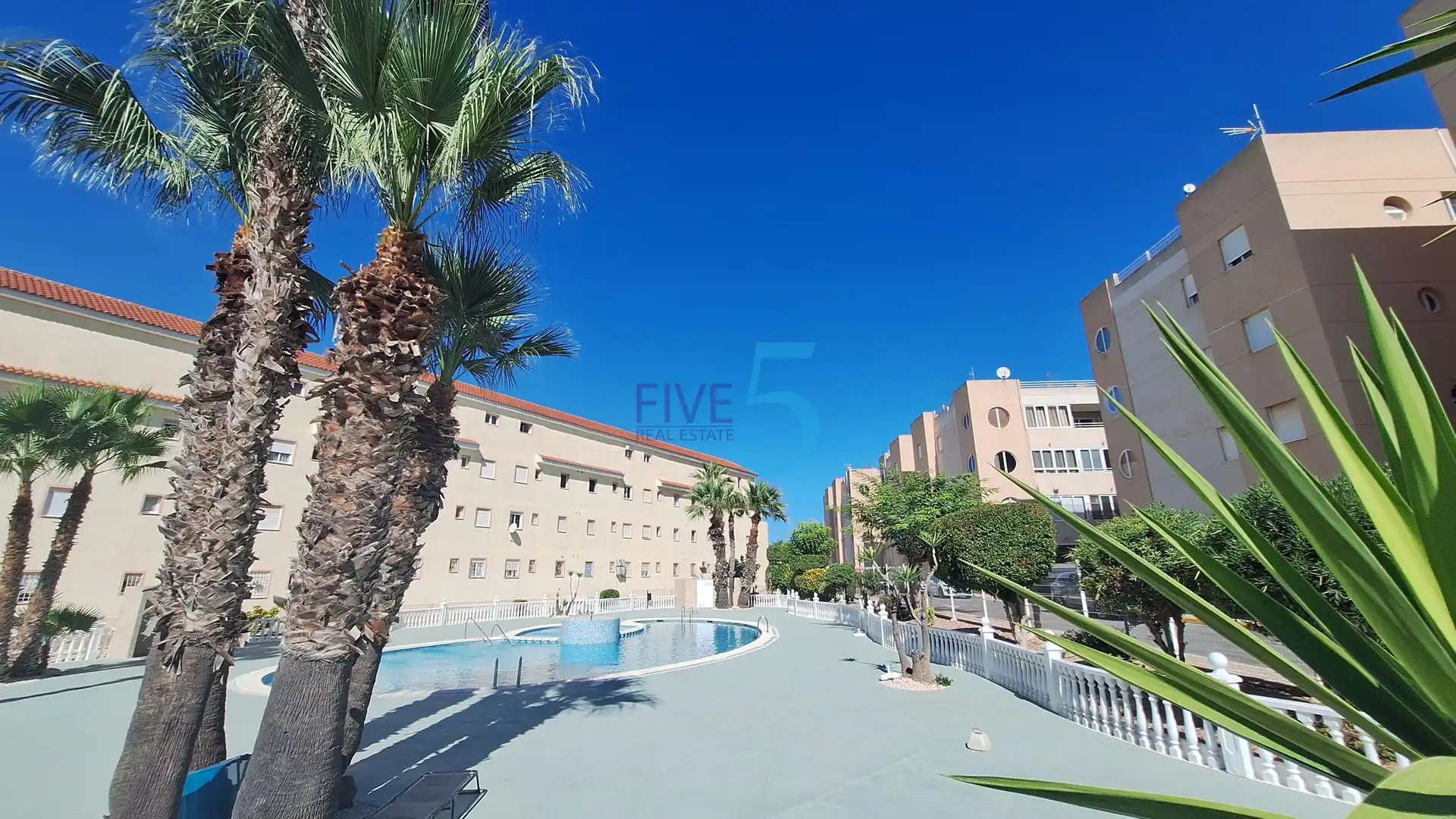 Casa a schiera con terrazza in vendita a Zona Carrefour - Urbanizaciones, imagen 4