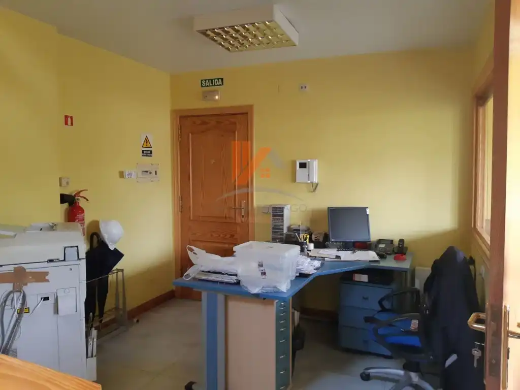 Oficina en venda en Santiago de Compostela  amb Calefacció