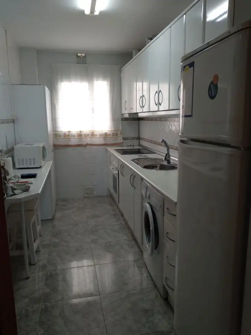 Cuina de Apartament de lloguer en Isla Cristina amb Aire condicionat, Terrassa i Moblat