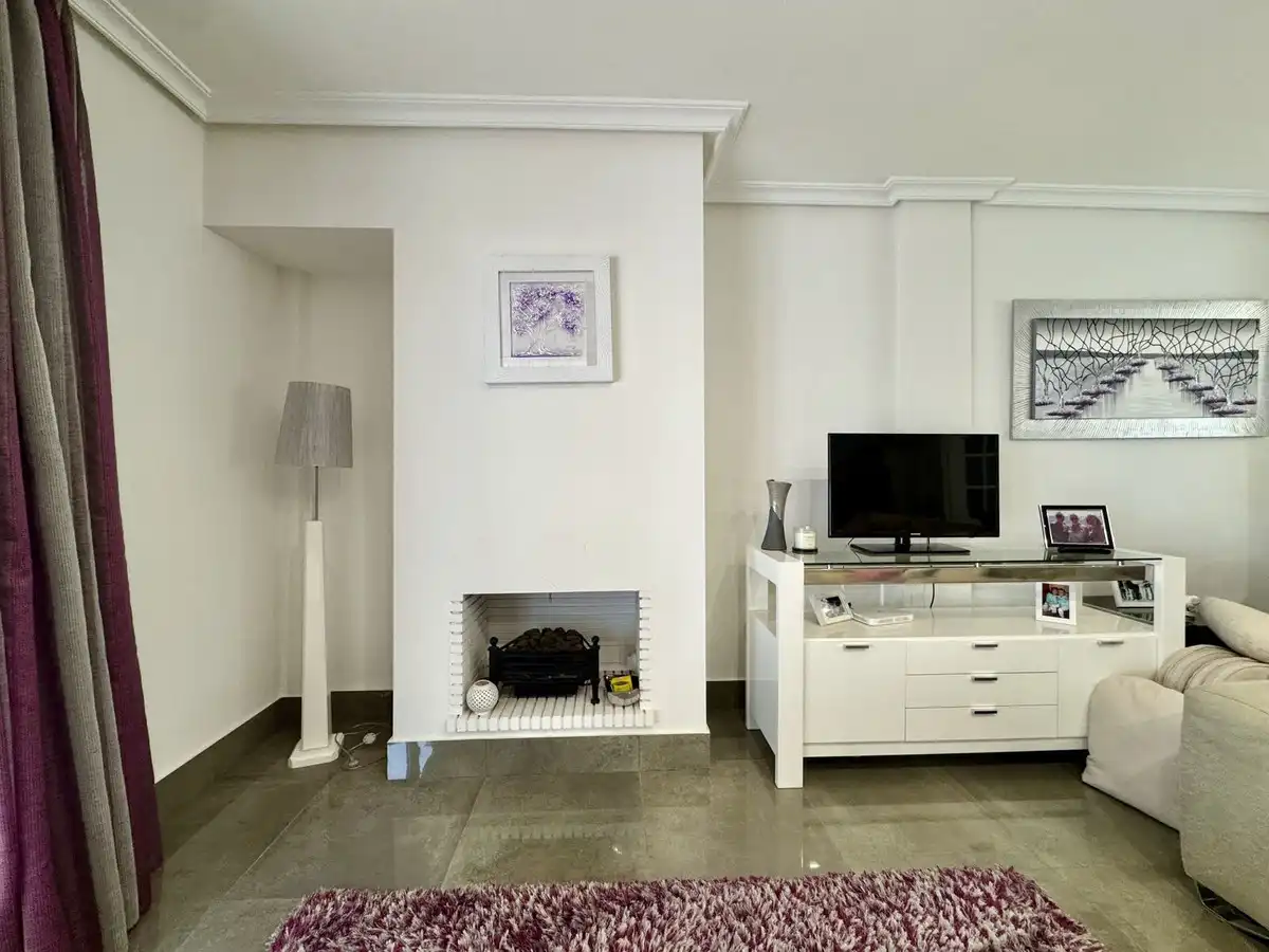 Sala de estar de Casa adosada en venta en Marbella con Aire acondicionado, Jardín privado y Terraza