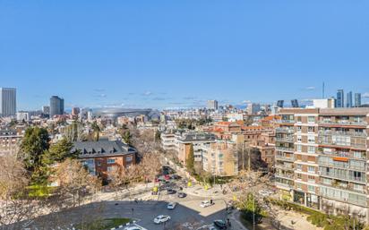 Vista exterior de Pis en venda en  Madrid Capital amb Aire condicionat i Balcó