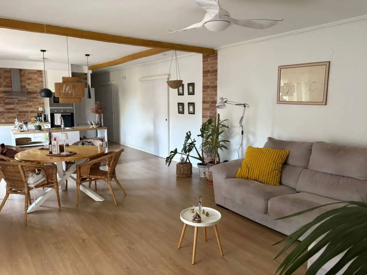 Living room of Flat for rent in Valencia  with Air Conditioner and Balcony