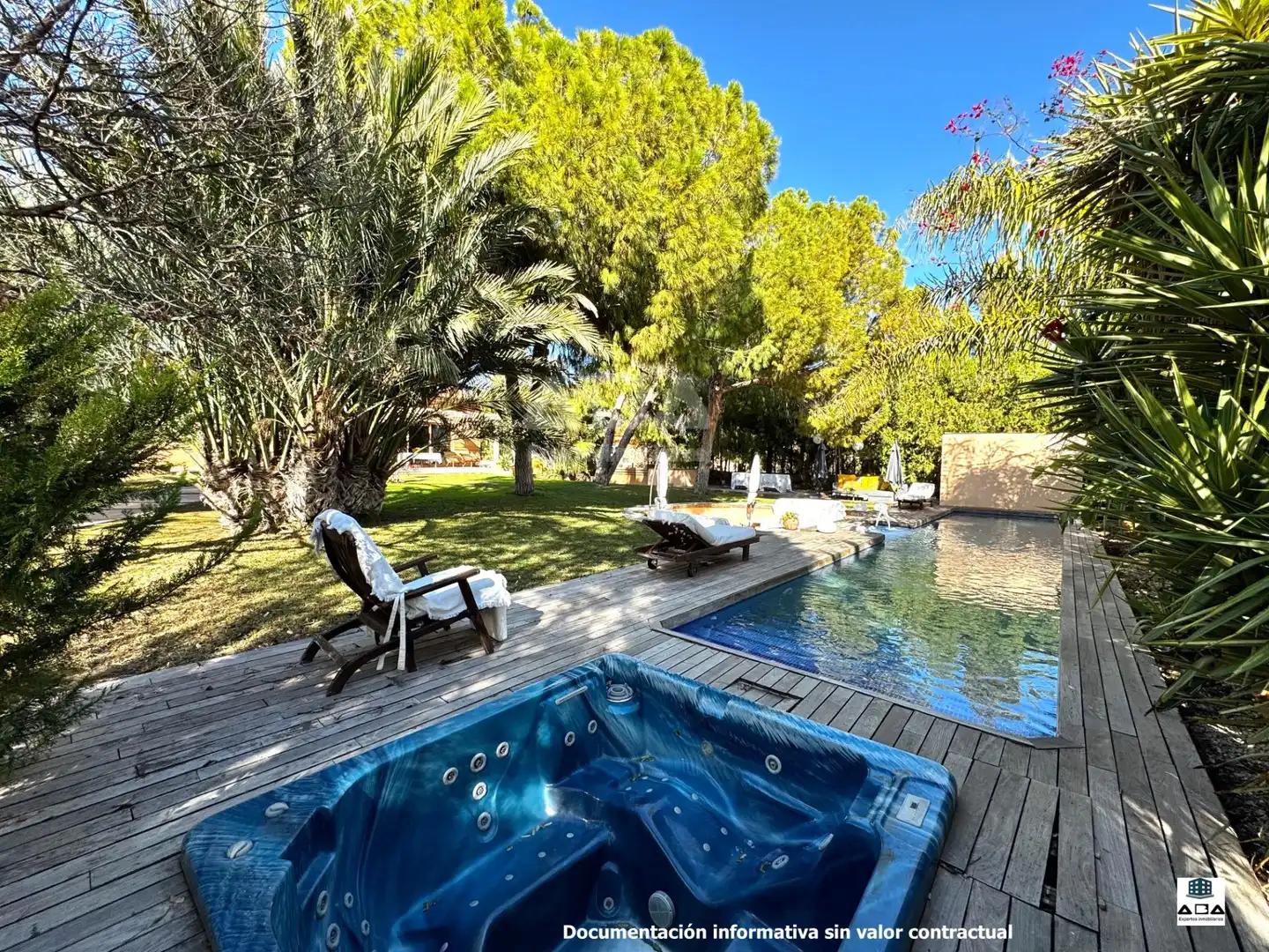 Piscina de Casa o xalet en venda en Alicante / Alacant amb Calefacció, Jardí privat i Terrassa