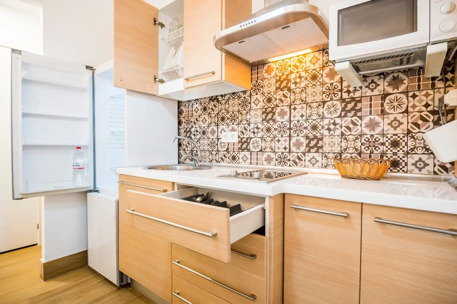 Cocina de Apartamento de alquiler en Roquetas de Mar con Aire acondicionado, Calefacción y Parquet