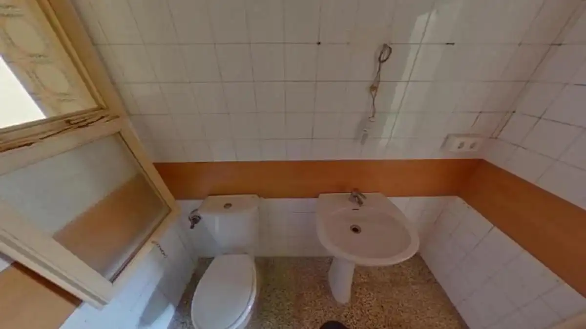 Bathroom of Apartments for sale in Salt  with Balcony