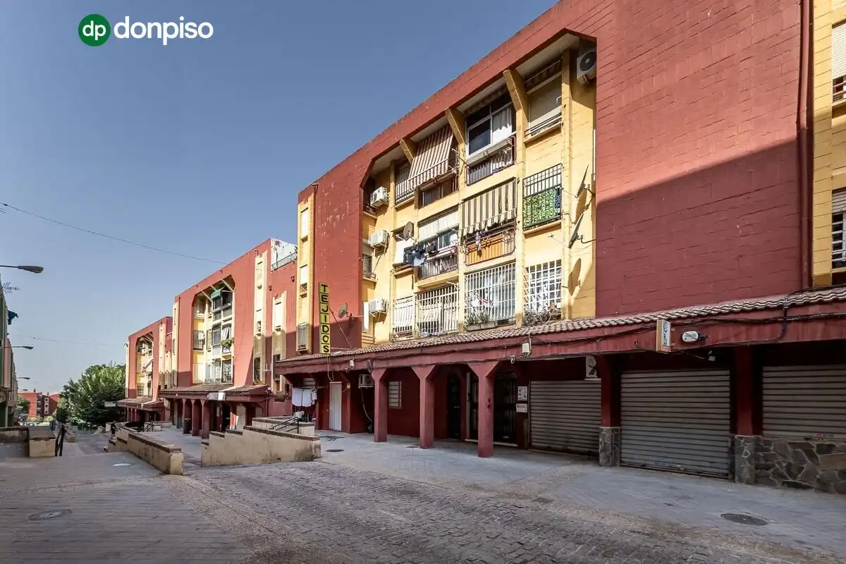 Vista exterior de Piso en venta en Granada con Alarma