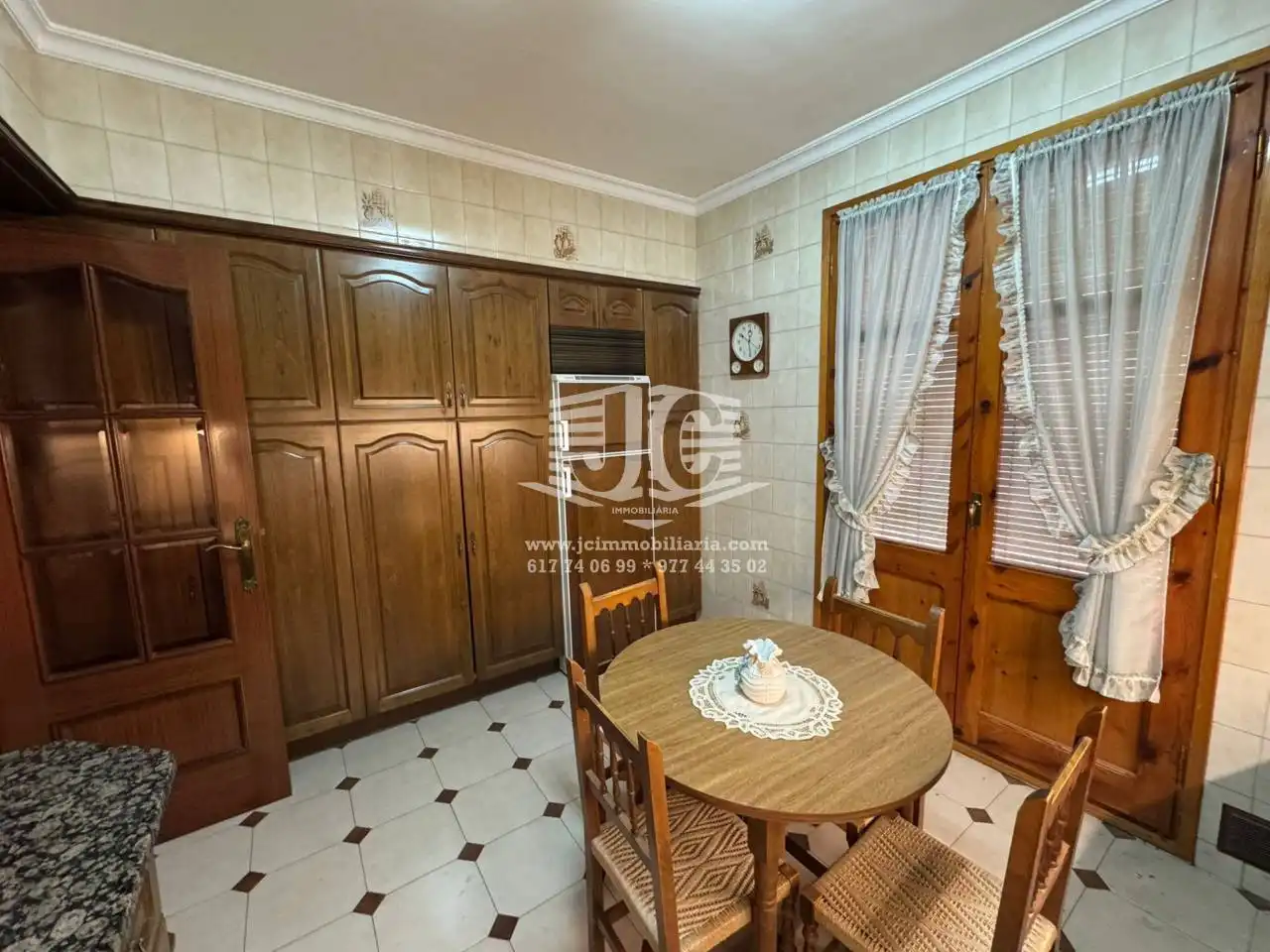 Cuina de Casa o xalet en venda en Tortosa amb Aire condicionat, Terrassa i Moblat