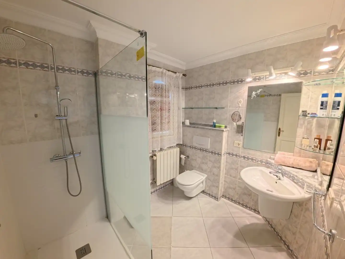 Baño de Apartamento de alquiler en Puerto de la Cruz con Calefacción, Terraza y Trastero