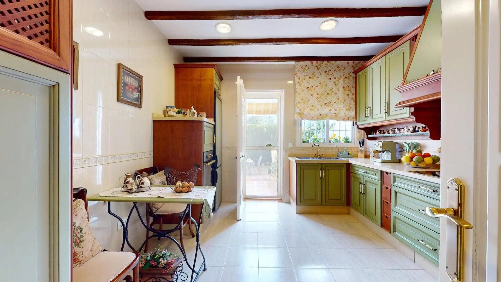 Kitchen of Houses for sale in Córdoba  with Air Conditioner, Private garden and Terrace