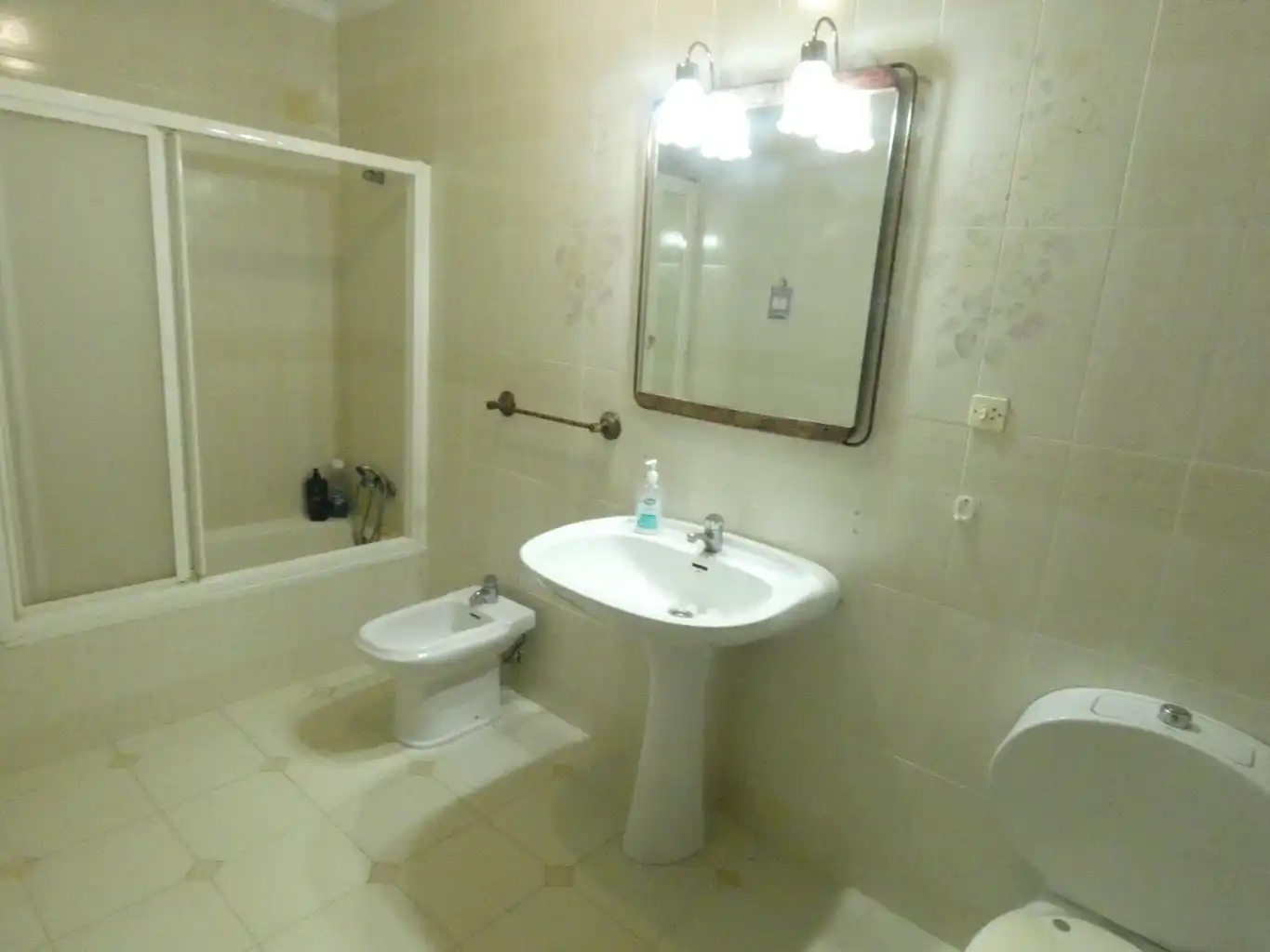 Bathroom of Flat for rent in Azuaga  with Air Conditioner, Heating and Furnished