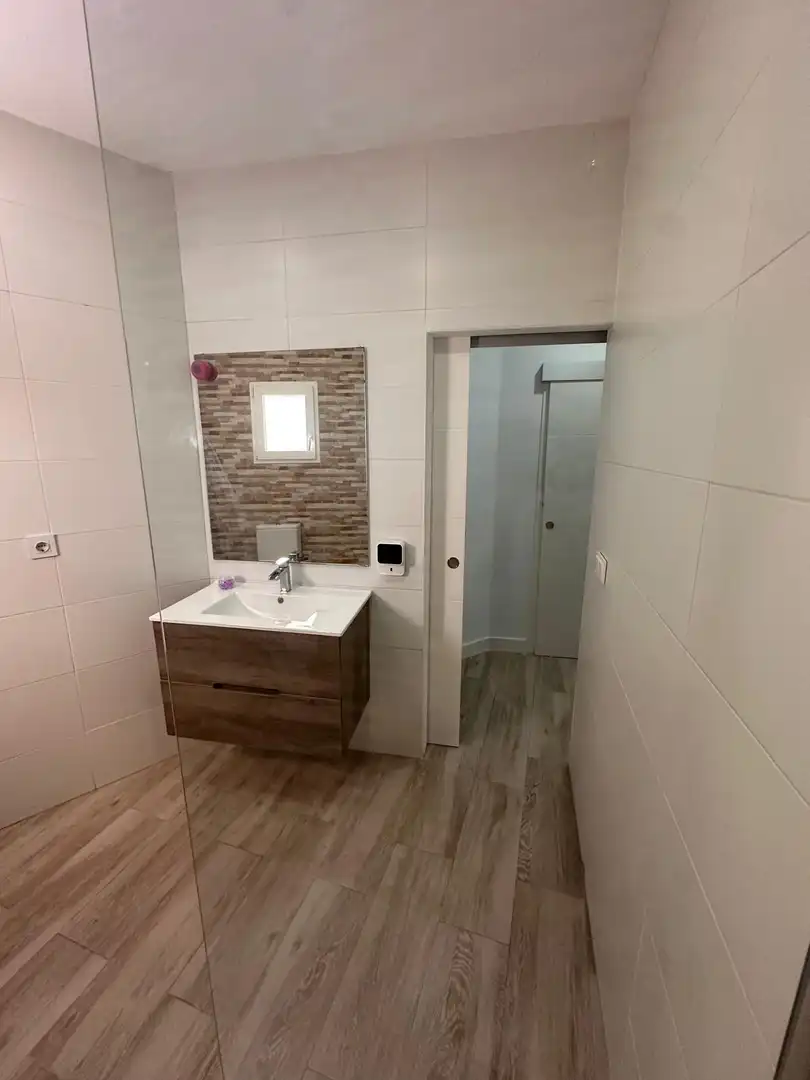 Badezimmer von Erdgeschoss zur Miete in Torrent mit Klimaanlage, Heizung und Terrasse